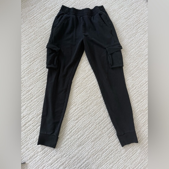 Alo Black Cargo Jogger Pants - Picture 1 of 4
